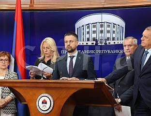 ШМИТ И БОРЕНОВИЋ ГУРАЈУ УПЛАТУ НОВЦА "ВИЈАДУКТУ"