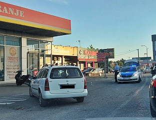 ПОВРИЈЕЂЕН МАЛОЉЕТНИК НА МОПЕДУ