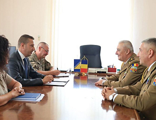 ГОГАНОВИЋ СА ВОЈНИМ АТАШЕИМА САД, АУСТРИЈЕ И РУМУНИЈЕ: ПРИЛИКА ДА СЕ ИЗНЕСУ ЗВАНИЧНИ СТАВОВИ СРПСКЕ