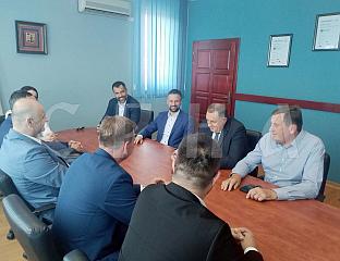 ДОДИК У УГЉЕВИКУ, ПОЧЕО САСТАНАК СА НАЧЕЛНИКОМ ГАЈИЋЕМ