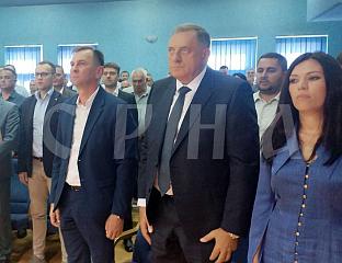 ДОДИК ПРИСУСТВУЈЕ ОПШТИНСКОЈ ИЗБОРНОЈ КОНФЕРЕНЦИЈИ СТРАНКЕ У УГЉЕВИКУ