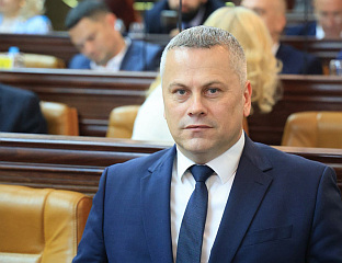 ГЛИГОРИЋ: УМЈЕСТО РАСВЈЕТЕ ОД 35 МИЛИОНА, БАЊАЛУКА ЈЕ МОГЛА ДОБИТИ ВРТИЋЕ, ШКОЛЕ И НОВИ МОСТ