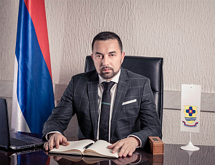ЈЕРИНИЋ: ПАЉЕЊЕ АУТОМОБИЛА ПОСЛАНИКА ХУРТИЋА - НАПАД НА ДЕМОКРАТСКЕ ИНСТИТУЦИЈЕ
