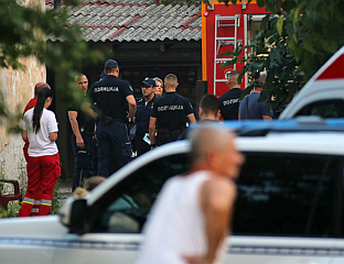 СТАРИЈИ МУШКАРАЦ ИЗАЗВАО ПОЖАР, ПА ПУЦАО, ПОЛИЦИЈА ГА УХАПСИЛА