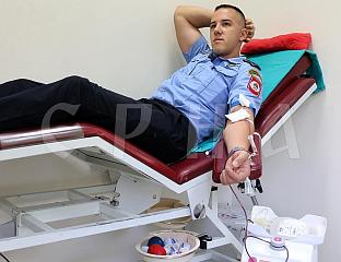 ПОЛИЦАЈЦИ ДАЈУ КРВ, УВИЈЕК СПРЕМНИ ДА ПОМОГНУ