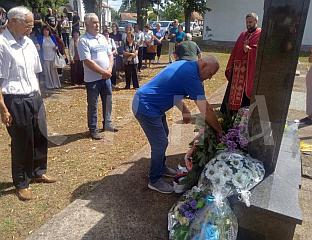 У БРВНИКУ СЛУЖЕН ПАРАСTОС ЗА ПОГИНУЛЕ БОРЦЕ И ЦИВИЛНЕ ЖРTВЕ