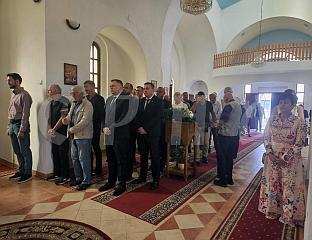 У ТОКУ ЛИТУРГИЈА У ХРАМУ СВЕТИХ АПОСТОЛА ПЕТРА И ПАВЛА У САНСКОМ МОСТУ