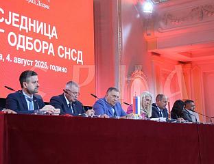 АМИЏИЋ: НАРОД ТРЕБА ДА БИРА СВОЈЕ ПРЕДСТАВНИКЕ