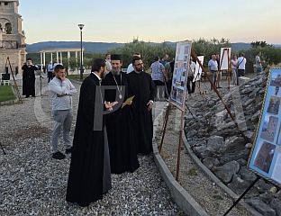У ПРЕБИЛОВЦИМА ОTВОРЕНА ИЗЛОЖБА ''ОД СМРTИ ЈЕ ЈАЧЕ ВАСКРСЕЊЕ''