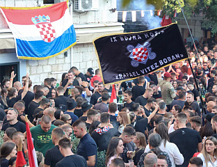 ЕУ НЕ ЋУTИ НА ПЈЕВАЊЕ УСTАШКИХ ПЈЕСАМА, ОНА ИХ ПЈЕВА