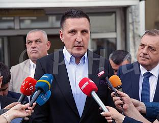 ЕЛЕК: ОДАЗВАЋУ СЕ ПОЗИВУ НАДЛЕЖНИХ, АЛИ ОЧЕКУЈЕМ ДА ПОРЕД МЕНЕ СЈЕДИ И КОНАКОВИЋ