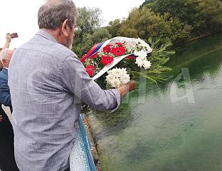 СА "МОСТА СПАСА" У УНУ СПУШТЕН ВИЈЕНАЦ