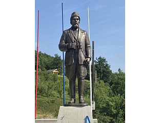 КОД БЕРАНА ПОСТАВЉЕН СПОМЕНИК ЧЕТНИЧКОМ КОМАНДAНТУ ПАВЛУ ЂУРИШИЋУ