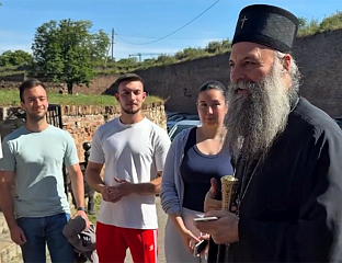 ПАТРИЈАРХ СА МЛАДИМА: НЕ МОЖЕШ ВОЛЕТИ ЦЕЛИ СВЕТ, А СА НАЈБЛИЖИМА ДА НЕ МОЖЕШ ДА СЕ СПОРАЗУМЕШ