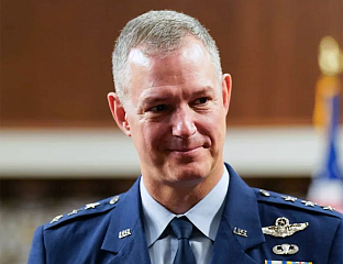 КОМАНДАНТ АЛИЈАНСЕ У ЕВРОПИ САВЈЕТУЈЕ ТРАМПА НА АЉАСЦИ