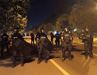 БЛОКАДЕРИ СЕ ПОВУКЛИ У КАМПУС НАКОН ШТО ИХ ЈЕ ПОЛИЦИЈА ПОТИСНУЛА