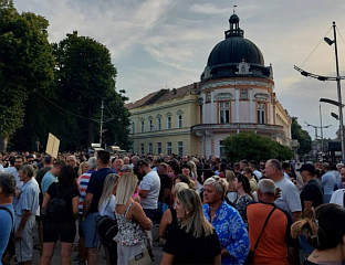 НА  АНТИБЛОКАДЕРСКИМ ОКУПЉАЊИМА ШИРОМ СРБИЈЕ  ВИШЕ ОД 30.000 ЉУДИ