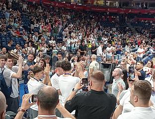 КАДЕTИ СРБИЈЕ СА ПЕХАРОМ ШАМПИОНА ЕВРОПЕ ДОЧЕКАНИ ОВАЦИЈАМА У "АРЕНИ"