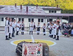 ОДРЖАНА ТРЕЋА СМОТРА ФОЛКЛОРА
