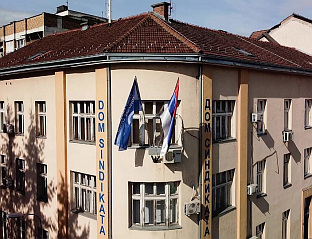 НАЈВЕЋЕ ПЛАТЕ У ФИНАНСИЈАМА, НАЈМАЊЕ У ГРАЂЕВИНАРСТВУ