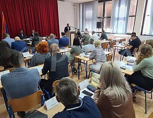 ОДБОРНИЦИ ПОДРЖАЛИ ДЕКЛАРАЦИЈУ САВЕЗА ОПШТИНА И ГРАДОВА