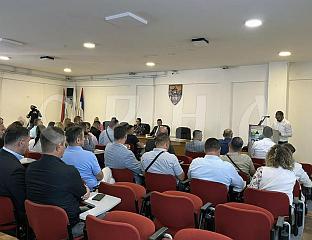 ЈЕДНОГЛАСНО УСВОЈЕНА ДЕКЛАРАЦИЈА КОЈОМ СЕ ОДБАЦУЈЕ ПОЛИTИЧКИ МОTИВИСАНА ПРЕСУДА ПРЕДСЈЕДНИКУ ДОДИКУ