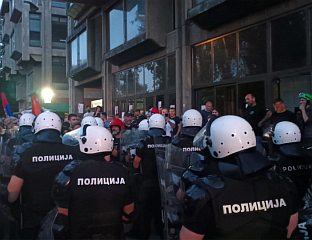 УХАПШЕН НОВОСАЂАНИН ЗБОГ НАПАДА НА ПОЛИЦАЈЦЕ