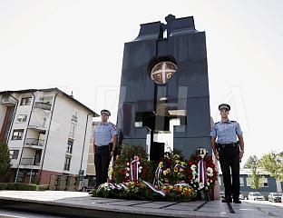 ПОЛОЖЕНИ ВИЈЕНЦИ КОД ЦЕНТРАЛНОГ СПОМЕН-ОБИЉЕЖЈА ПОГИНУЛИМ БОРЦИМА