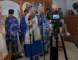 ПАТРИЈАРХ ПОРФИРИЈЕ СЛУЖИО ЛИТУРГИЈУ У МАНАСТИРУ РАКОВИЦА