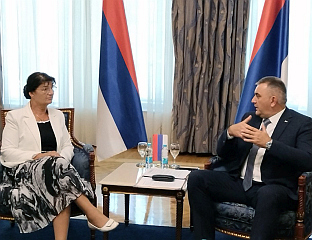 МИНИЋ РАЗГОВАРА СА ДЕЛЕГАЦИЈОМ ЖЕНА ЖРТАВА РАТА