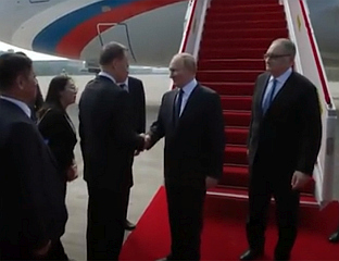 ПУТИН ДОПУТОВАО У ТЈЕНЂИН, ДОЧЕКАН УЗ НАЈВИШЕ ПОЧАСТИ