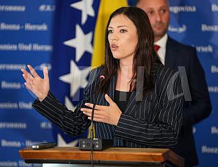 СНСД НЕ ПОДРЖАВА ЕКСПЕРИМЕНТЕ, ХАСАНОВИЋ ПОТВРДИО ДА ЈЕ ПРИЈЕДЛОГ БУЏЕТА НЕПРОВОДИВ
