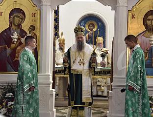 ПОЧЕЛО ЛИТУРГИЈСКО СЛАВЉЕ У ОБНОВЉЕНОМ ХРАМУ СВЕТЕ ТРОЈИЦЕ