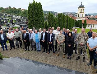 СЛУЖЕН ПАРАСТОС ЗА 1.150 ПОГИНУЛИХ БОРАЦА 30. ПЈЕШАДИЈСКЕ ДИВИЗИЈЕ ВРС