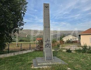 USTASHA SYMBOLS AND MESSAGES ON MONUMENT IN SERB RETURNEE VILLAGE OF BAĆEVIĆI