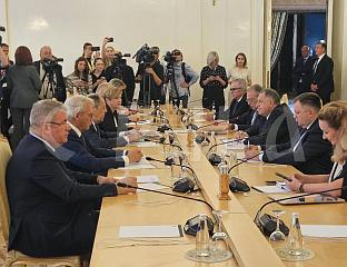 У МОСКВИ ПОЧЕО САСТАНАК ДОДИКА И ЛАВРОВА
