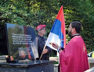 ПАРАСТОС СРБИМА УБИЈЕНИМ У ЗАСЈЕДИ НА ЦРНОМ ВРХУ