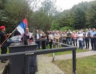 СЛУЖЕН ПАРАСТОС СРБИМА УБИЈЕНИМ ИЗ ЗАСЈЕДЕ НА ЦРНОМ ВРХУ