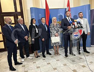 ПРЕКИНУТА ВАНРЕДНА СЈЕДНИЦА, ОДБОРНИЦИМА НИСУ ДОСТАВЉЕНА ТРАЖЕНА ДОКУМЕНТА