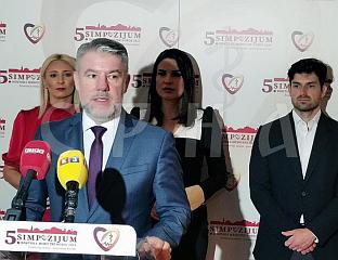 ШЕРАНИЋ ОТВОРИО СИМПОЗИЈУМ У ДОБОЈУ