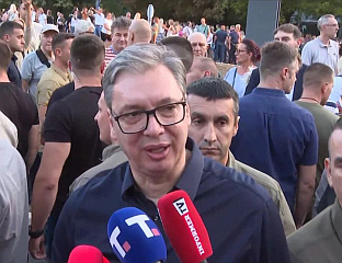 ВУЧИЋ СЕ ПРИДРУЖИО ГРАЂАНИМА У МИРНОЈ ШЕТЊИ ПРОТИВ БЛОКАДА