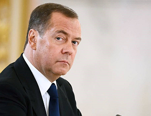 МЕДВЕДЕВ: МОСКВА ЋЕ ТУЖИТИ БРИСЕЛ АКО ИСКОРИСТИ РУСКА СРЕДСТВА ЗА КИЈЕВ