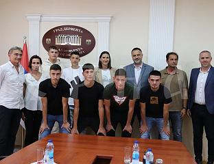 СРЕДЊОШКОЛЦИ ПРЕДСТАВЉАЈУ СРПСКУ НА ФУТСАЛ ТАКМИЧЕЊУ У БРАЗИЛУ