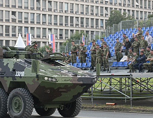 ВУЧИЋ ПОЗВАО ГРАЂАНЕ ДА ДОЂУ НА ВОЈНУ ПАРАДУ СУТРА У БЕОГРАД