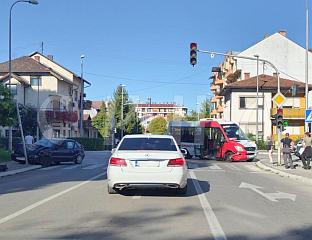 ДВИЈЕ ОСОБЕ ПОВРИЈЕЂЕНЕ У САОБРАЋАЈНОЈ НЕСРЕЋИ