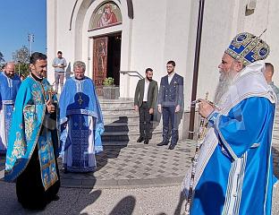 МИТРОПОЛИТ ФОТИЈЕ СЛУЖИ ЛИТУРГИЈУ ПОВОДОМ МАЛЕ ГОСПОЈИНЕ