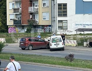 ВОЗАЧ АУТОМОБИЛА ПОВРИЈЕЂЕН У СУДАРУ СА ТЕРЕТЊАКОМ