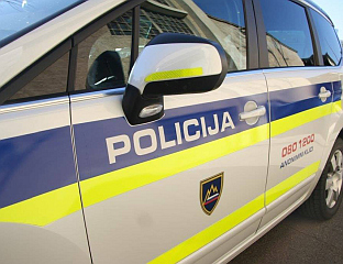СУДАРИЛА СЕ ДВА КАМИОНА, ПА ЈЕДАН УДАРИО У КУЋУ, МЕЂУ ПОВРИЈЕЂЕНИМА И ДРЖАВЉАНИ БиХ