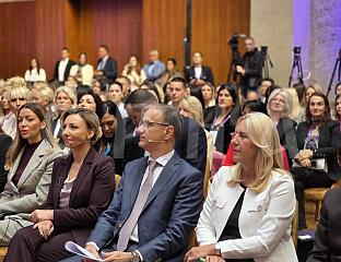ПОЧЕЛА КОНФЕРЕНЦИЈА О ПОЛИТИЧКОМ И ЕКОНОМСКОМ ОСНАЖИВАЊУ ЖЕНА, УЧЕСТВУЈЕ И ЦВИЈАНОВИЋЕВА