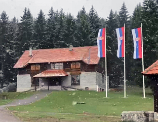 ПРВИ СНИЈЕГ ПАДА НА БЈЕЛАШНИЦИ И ГОЛИЈИ